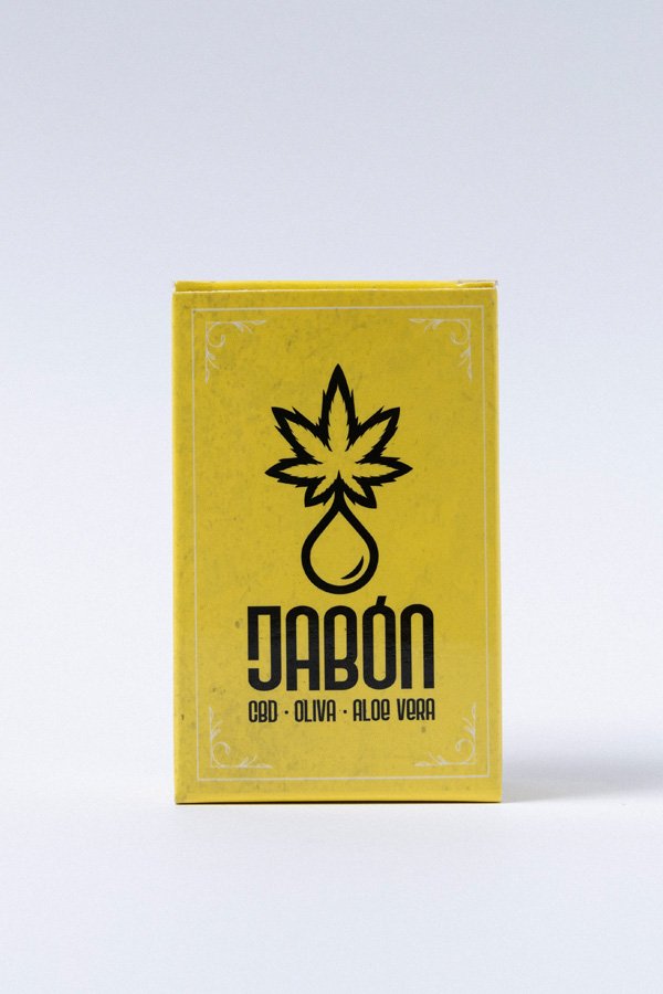 No hace falta tan largo. Mejor así: **Segunda imagen:** Jabón con CBD, oliva y aloe vera con espuma **Tercera imagen:** Detalle del jabón natural con CBD